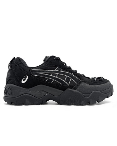 Asics Gel Pickax Triple Black