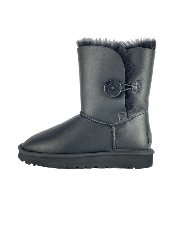 UGG Classic Short Bailey Button Leather