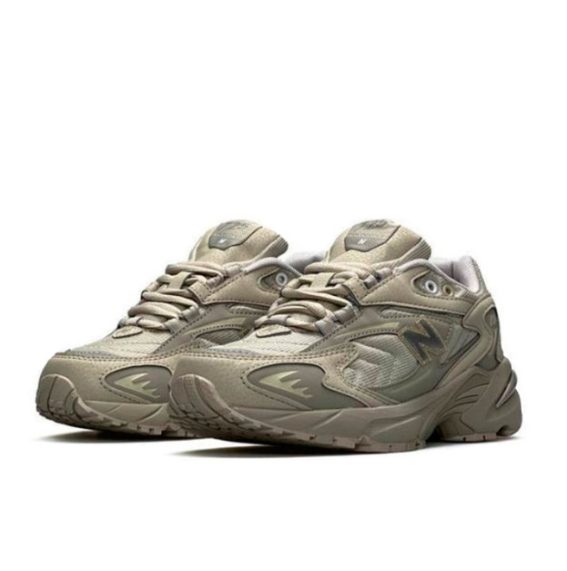 New Balance 725 Beige