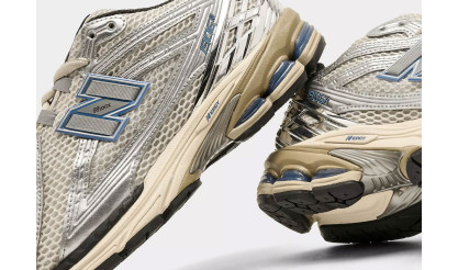 New Balance 1906R сяє у відтінках срібла та синього